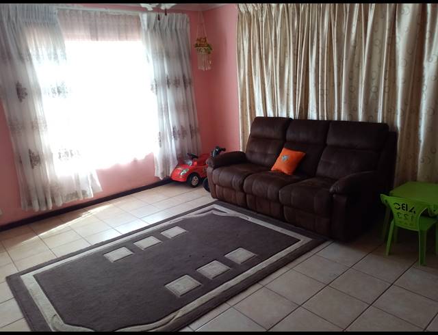 6 BEDROOM HOUSE FOR SALE IN MOBENI HEIGHTS